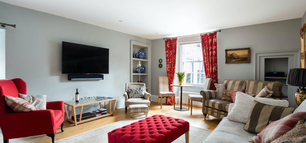 The Calton Residence - Edinburgh Holiday Apartment - Luxury 2 bedroom holiday apartment in Edinburgh City Centre. (© innerCityLets)