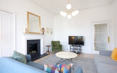 1V7A9554 - Bright family living room with sofas and TV