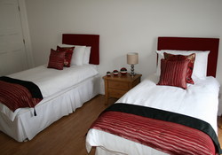 Twin Beds (can be changed to Single King Bed)