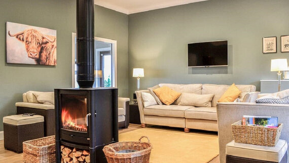 11198308 - Main lounge (© Redroofs 2025)