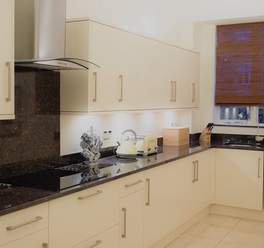 Lynedoch Place 2 - Contemporary family kitchen in Edinburgh holiday let