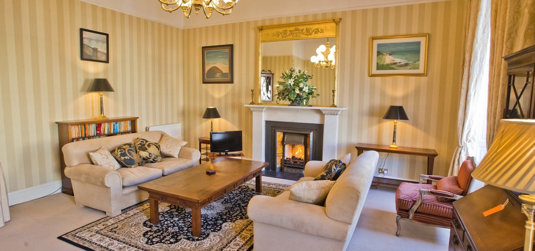 Luxury Georgian Holiday Apartment - 2 Bedroom Holiday home in the heart of Edinburgh's Newtown (© innerCityLets)