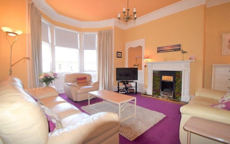 MNG181492_28 - Bright, airy living room feature bay window and high corniced ceiling in Edinburgh holiday home. MNG181492_28 - Bright, airy living room feature bay window and high corniced ceiling in Edinburgh holiday home.