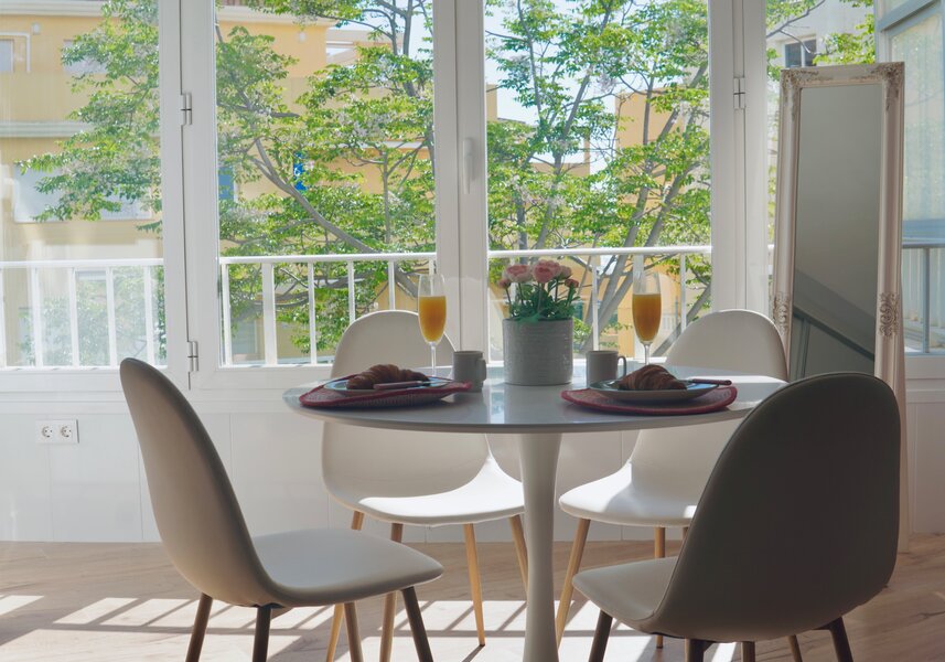 Studio dining for 4 people