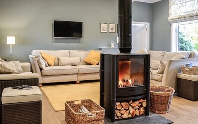 11198309 - Main lounge (© Redroofs 2025)