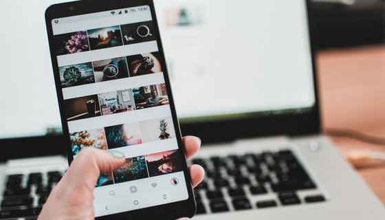 blurred-background-cellphone-communication-1092671 (© Pixels) blurred-background-cellphone-communication-1092671 (© Pixels)