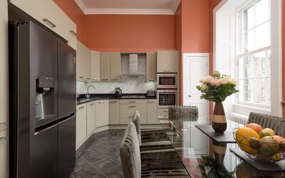 Open Plan Kitchen in a Corporate Rental - Contemporary Kitchen and Dining area. Family-friendly and well-suited for business and corporate travellers