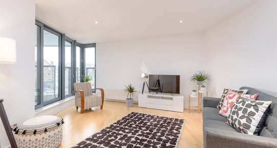 Sandport Way 1 - Spacious, contemporary living room featuring floor to ceiling windows in Edinburgh holiday apartment.