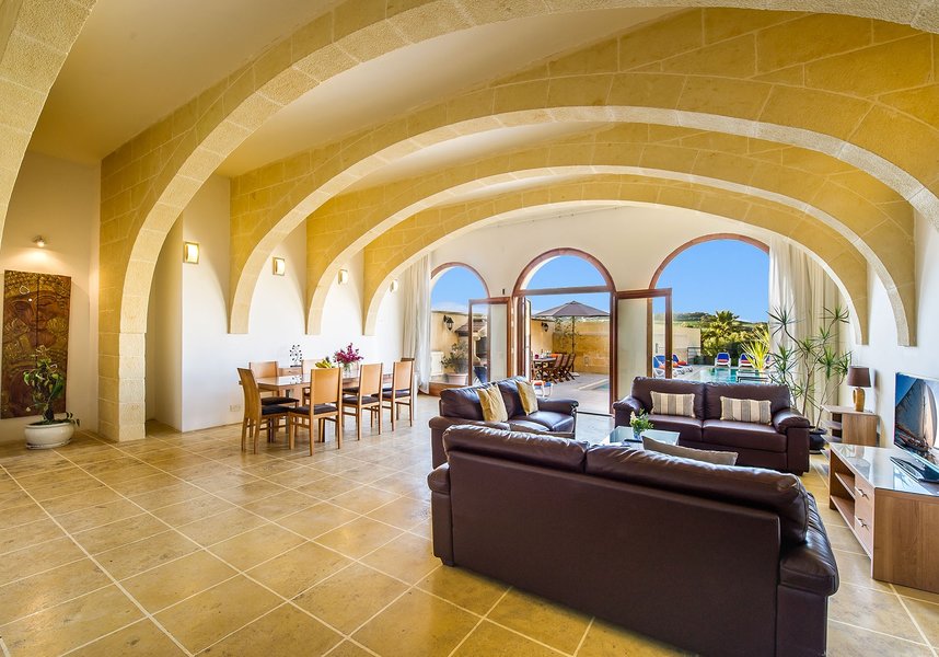 Full Lounge