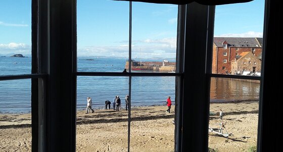 Sandy Neuk. - Bay window with stunning views over the beach and Firth of Forth in North Berwick holiday home. Sandy Neuk. - Bay window with stunning views over the beach and Firth of Forth in North Berwick holiday home.
