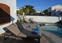 New 2 person sunbed at the pool