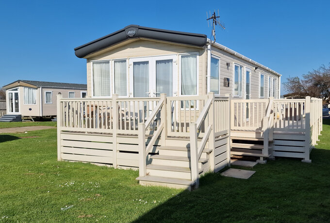 Outside View of Sunningdale - Outside view of Sunningdale