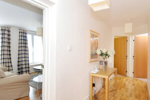 54B-2-Hall-way-1 - Bright & spacious living area  Edinburgh City Centre rental