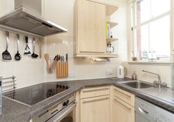 10449_mardale_crescent_9