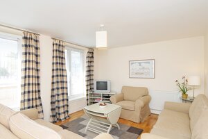 54B-2-Living-room-2-1 - Bright & spacious living area  Edinburgh City Centre rental