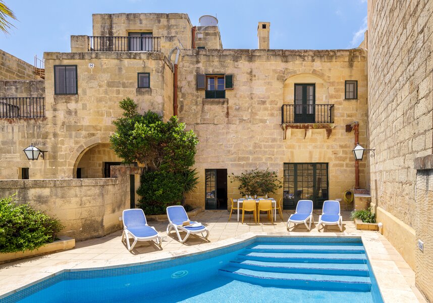 Dar tal-Patri pool area