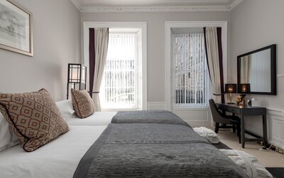 Elegant Primary Bedroom with Chandelier – Edinburgh - Extra bedroom space designed for larger groups, making this apartment ideal for extended stays
