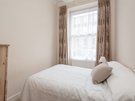 Hart Street No.2 6 - Double bedroom with wooden chest of drawers in Edinburgh holiday let