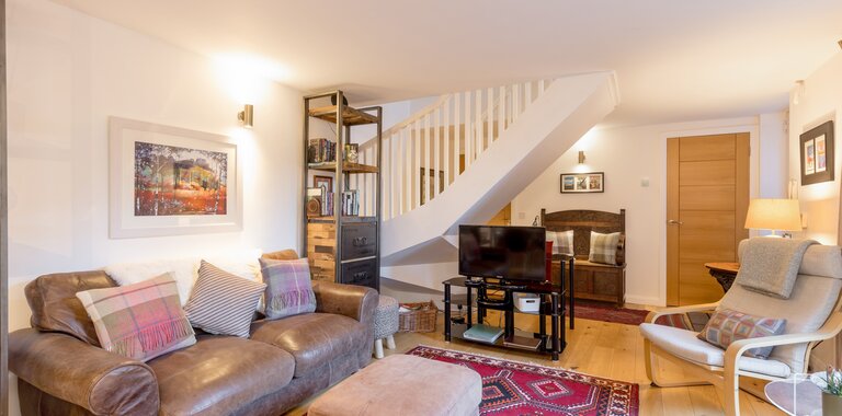 living room - Cosy sitting/dining area with sliding doors opening into the garden at Edinburgh self-catering apartment