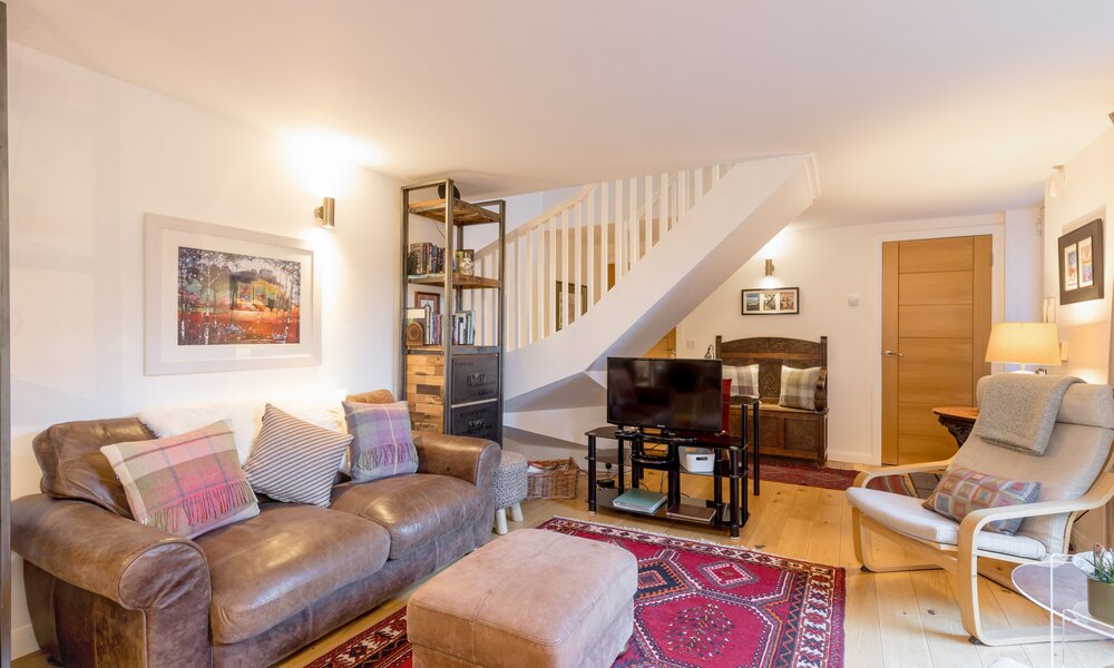 living room - Cosy sitting/dining area with sliding doors opening into the garden at Edinburgh self-catering apartment