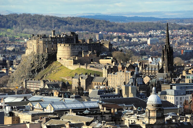 Edinburgh city centre skyline (© Saffron Blaze on Wikipedia)