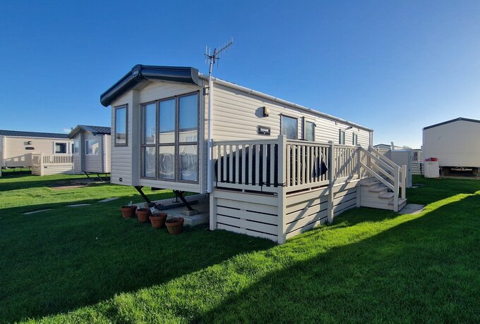 Outside View of Laurah's Retreat - Outside view of Laurah's Retreat with veranda and seating area