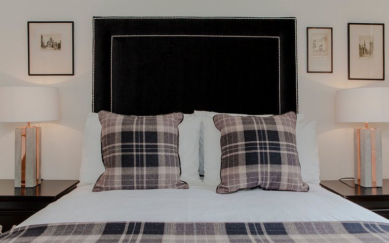 Bedroom 1 (© The Edinburgh Address) Bedroom 1 (© The Edinburgh Address)