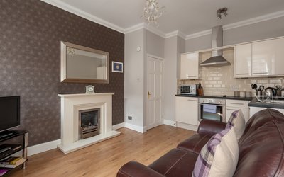 LadyStairsClose_2-10