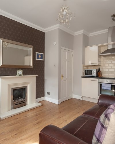 LadyStairsClose_2-10