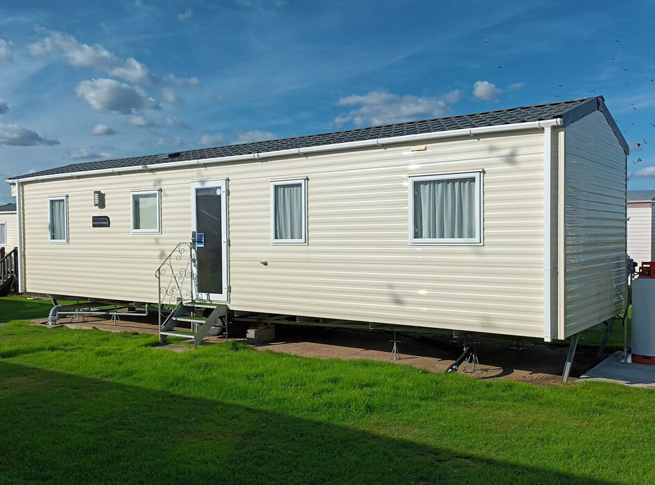 Outside View of Summer Breeze - Outside view of Summer Breeze