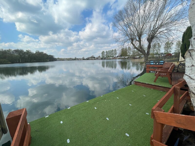 Lake view private fishing peg