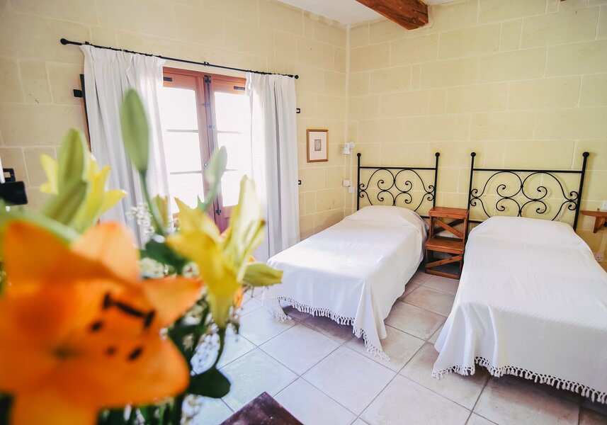18. Twin bedroom with ensuite and balcony
