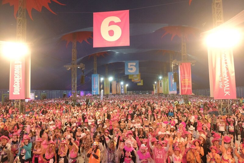 The Moonwalk, taking place in London, Edinburgh and Iceland - Thousands of people gathered in the UK for the Moonwalk. (© NatalieWalk18 @ Wikipedia)