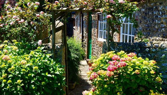 Private garden in Edinburgh - Stay at one of our city centre apartments with a private outdoor area.