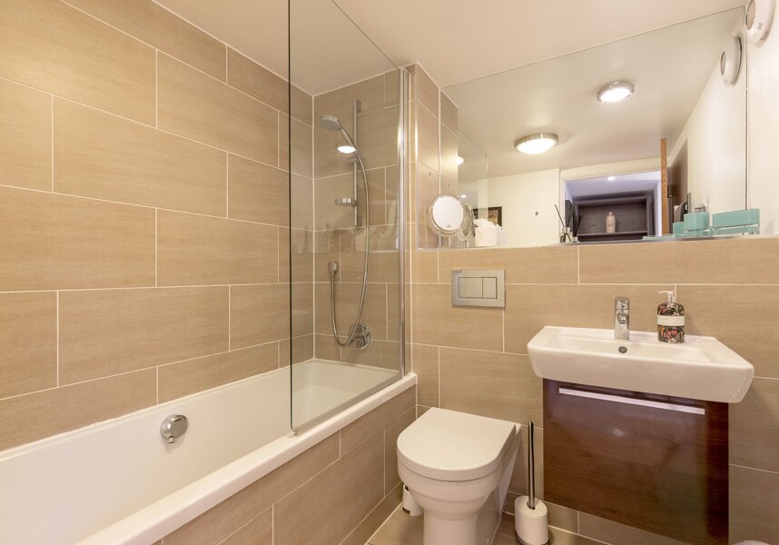 en suite bathroom