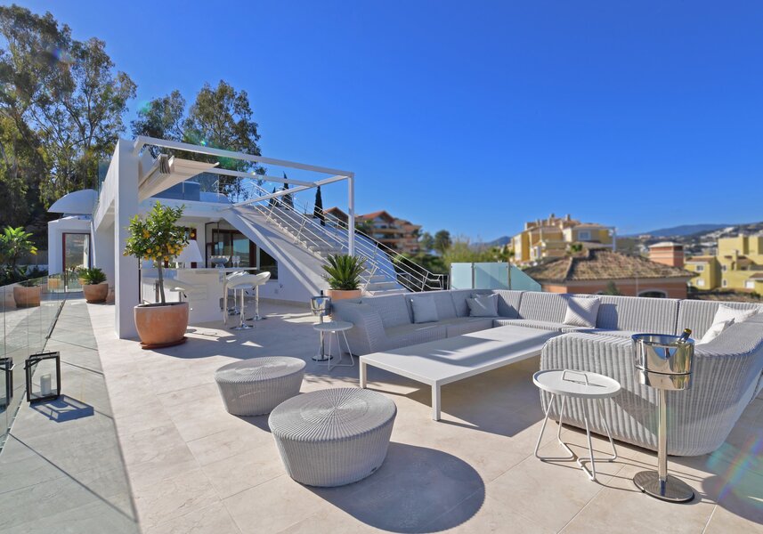 Swimming pool surround