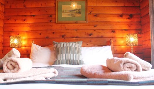plockton-holiday-lodges-self-catering-accommodation-skye-double-bed