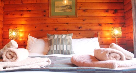 plockton-holiday-lodges-self-catering-accommodation-skye-double-bed