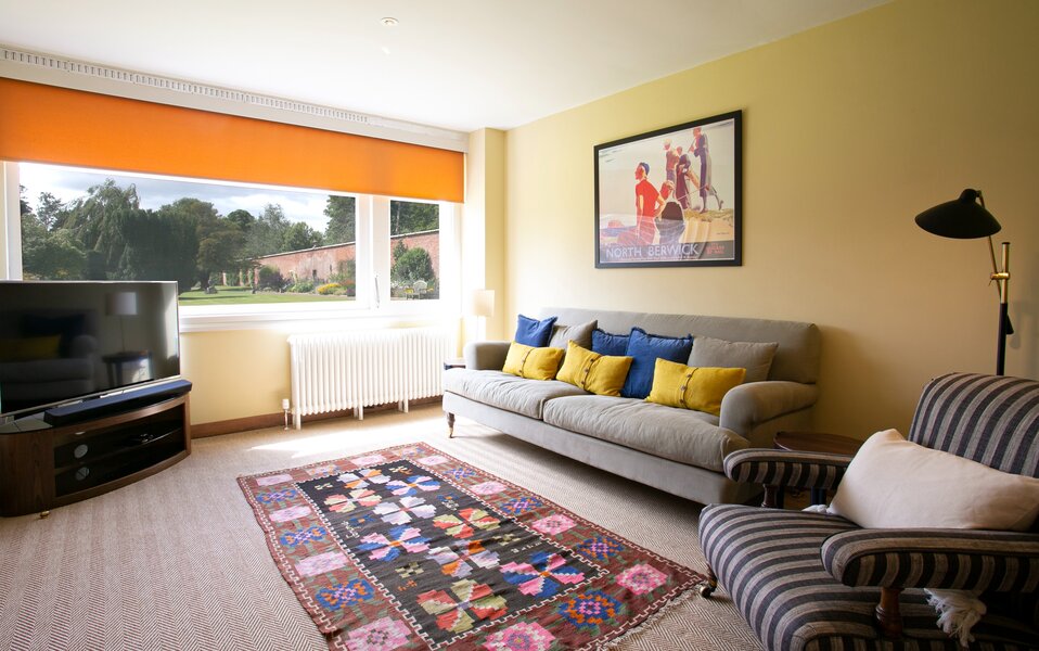 Spacious Living Room with Elegant Comfort