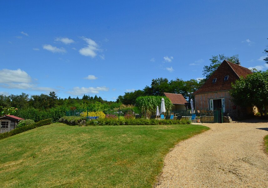 Self catering holiday house in Dordogne, France. Ideal for walking, cycling and weddings in nearby Lanouaille