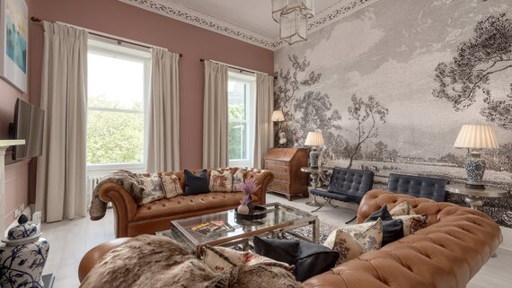 Lounge Area in a Self-Catered Apartment - Stylish living room featuring comfortable sofas and stunning views of Edinburgh Castle