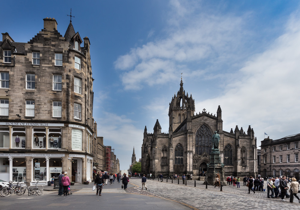 St Giles St, on Royal Mile, 200 metres from Edinburgh Castle ...