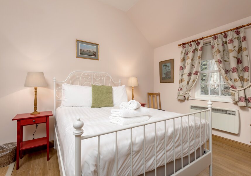 Grassicks_Cottage-Bedroom 2