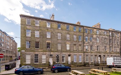 Property Building in Urban Edinburgh - An impressive, historic Georgian-style stone building that captures the classic architectural charm