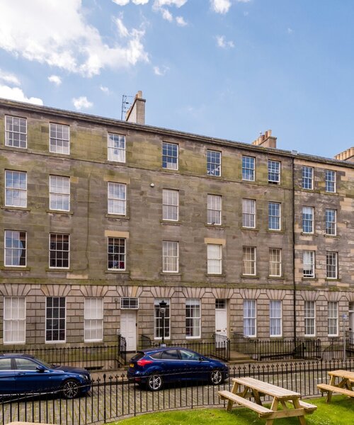Property Building in Urban Edinburgh - An impressive, historic Georgian-style stone building that captures the classic architectural charm