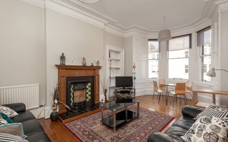 wpr_Lounge_Pict1 - Light, airy family living room with traditional Victorian bay window wpr_Lounge_Pict1 - Light, airy family living room with traditional Victorian bay window
