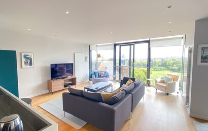Open Plan Living Area - Open plan living area of Edinburgh holiday home with stunning views across the city.