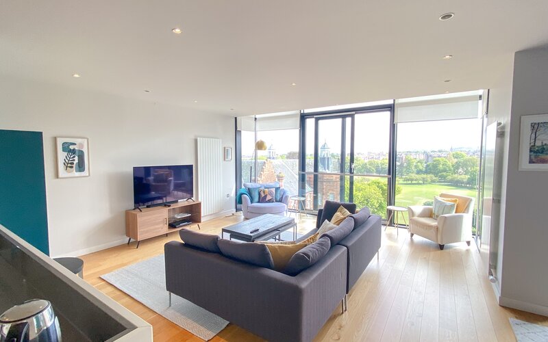 Open Plan Living Area - Open plan living area of Edinburgh holiday home with stunning views across the city.