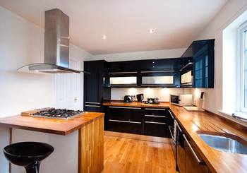Picture of Ratcliffe Terrace Apartment Sleep 10, Lothian, Scotland - large kitchen which unlike hotel never closes x