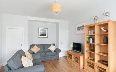 High-Street-Lounge - Sofa bed, shelving unit and TV unit